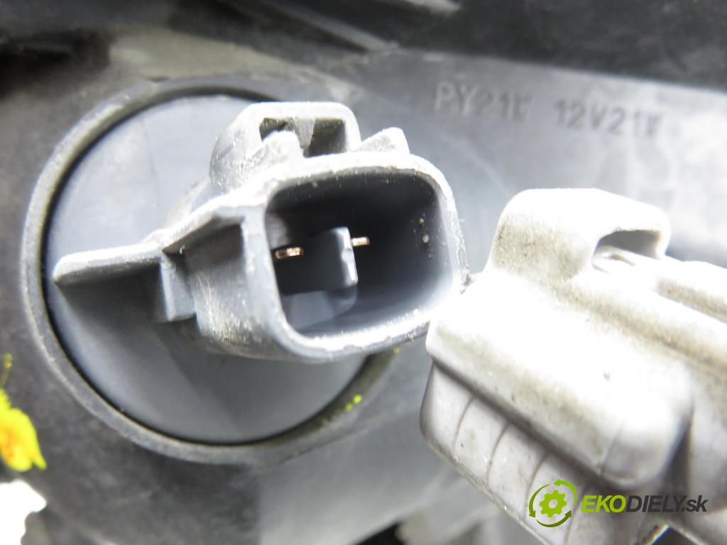 TOYOTA COROLLA Verso (ZER_, ZZE12_, R1_) VAN 2004 85,00 2.0 D-4D (CUR10_) - 1CD-FTV 1995,00 Svetlo LP