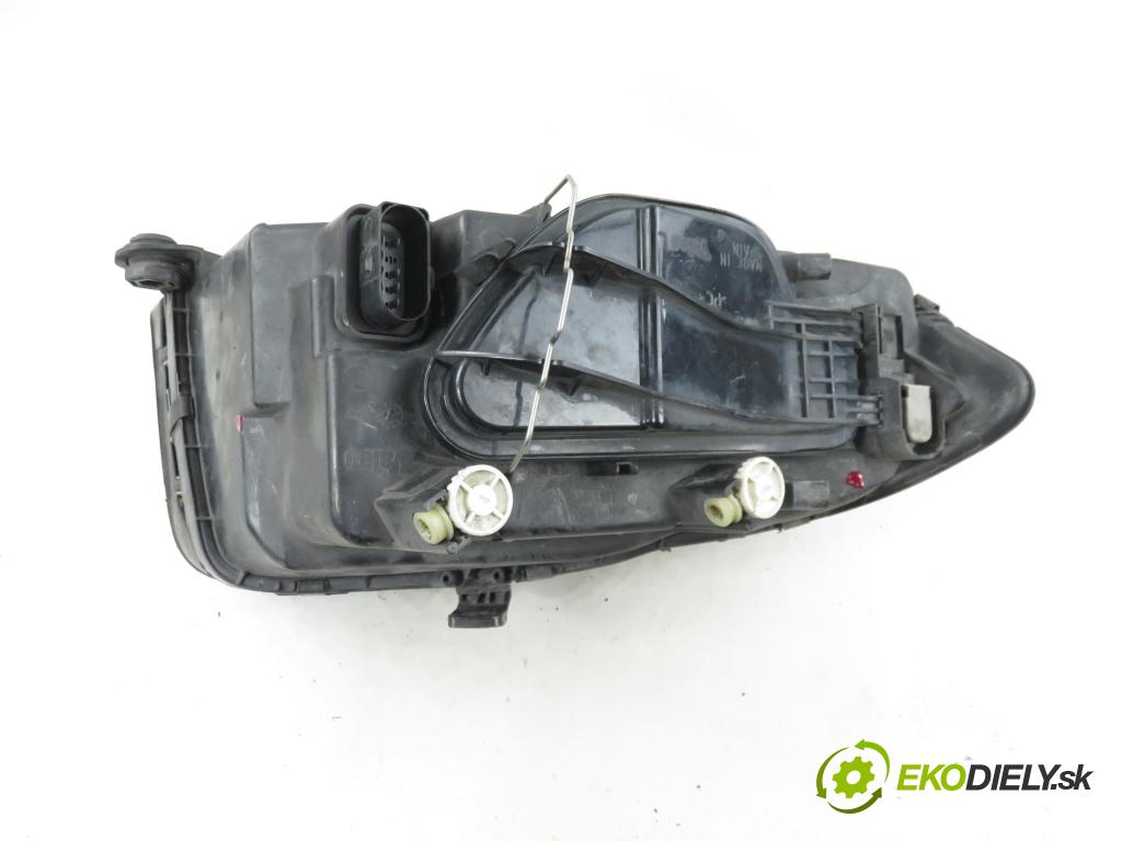 AUDI A2 (8Z0) HB 2001 55,00 1.4 - AUA 1390,00 Svetlo LP 8Z0941003