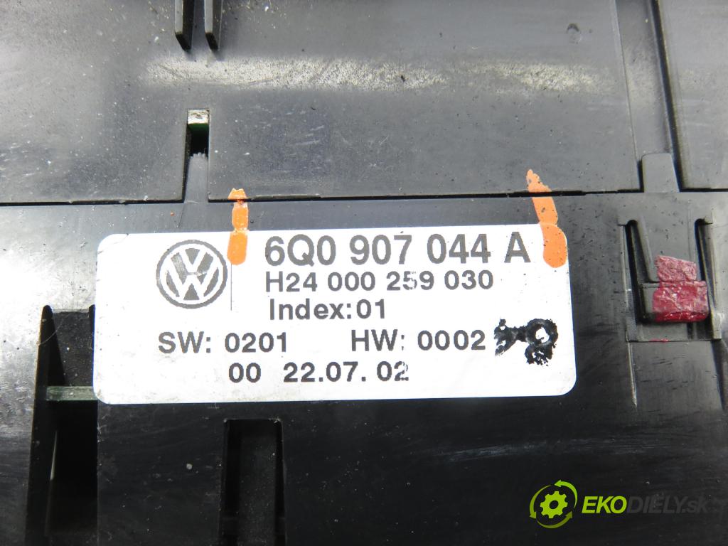 VW POLO (9N_) HB 2002 55,00 1.4 16V 75 - BBY 1390,00 Panel kúrenia KLIMATRONIK 6Q0907044A
