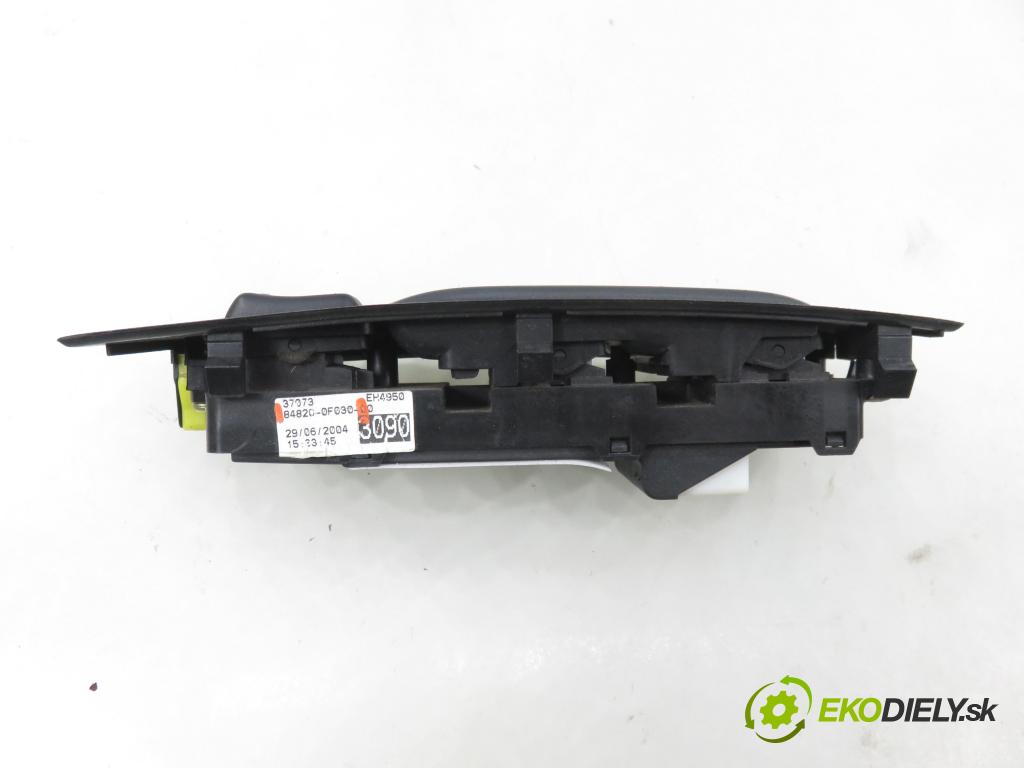 TOYOTA COROLLA Verso (ZER_, ZZE12_, R1_) VAN 2004 85,00 2.0 D-4D (CUR10_) - 1CD-FTV 1995,00 Panel ovládania okien 848200F030