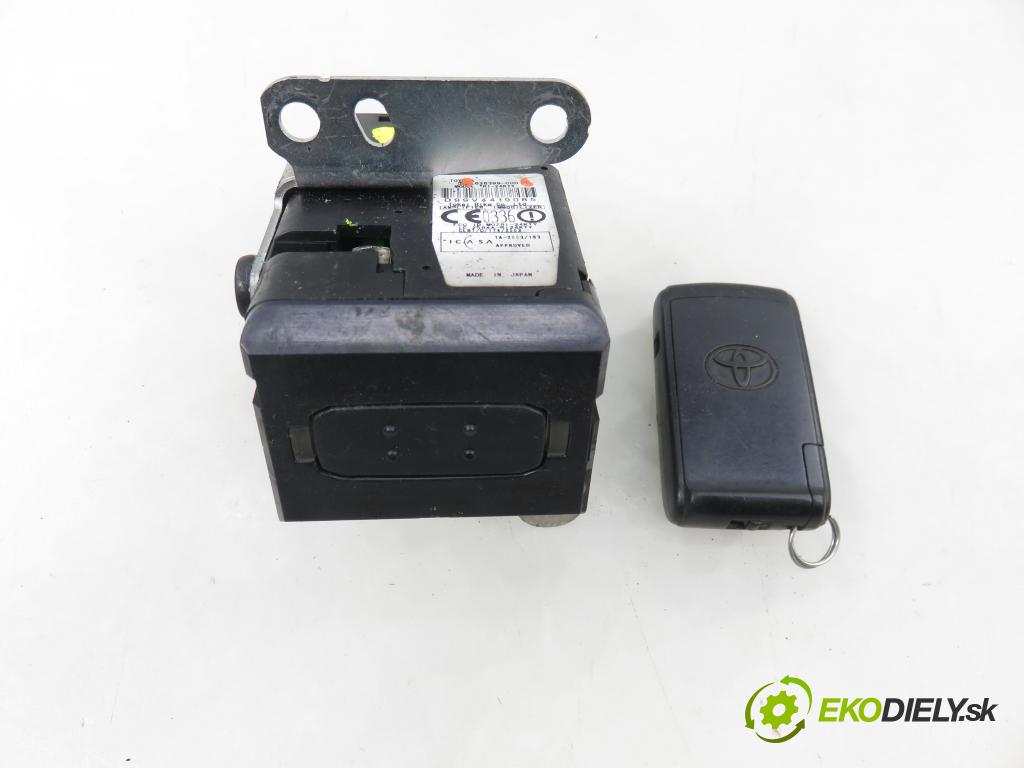 TOYOTA COROLLA Verso (ZER_, ZZE12_, R1_) VAN 2004 85,00 2.0 D-4D (CUR10_) - 1CD-FTV 1995,00 spinačka / zámky 626399000