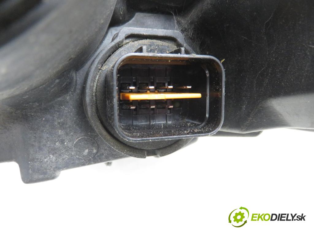 CHEVROLET CAPTIVA (C100, C140) SUV 2012 137,00 2.4 186 - LE9 2384,00 Svetlo PP