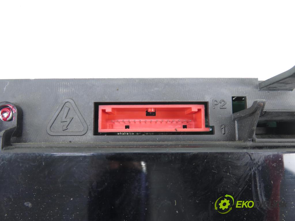 RENAULT SCENIC II (JM0/1_) MINIVAN 2003 88,00 1.9 dCi 120 - F9Q 812 1870,00 Prístrojovka elektrický 8200451505A ; P8200451505A