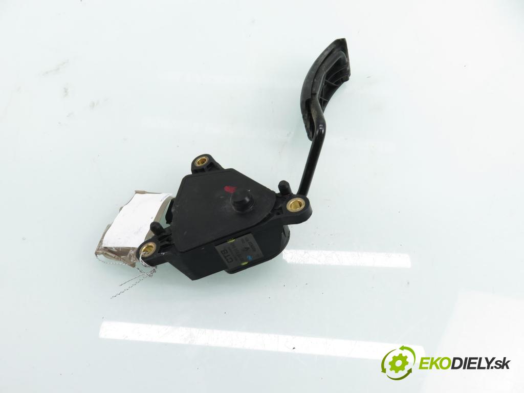 RENAULT SCENIC II (JM0/1_) MINIVAN 2003 88,00 1.9 dCi 120 - F9Q 812 1870,00 Potenciometer plynu 8200159645 (Potenciometer plynového pedálu)