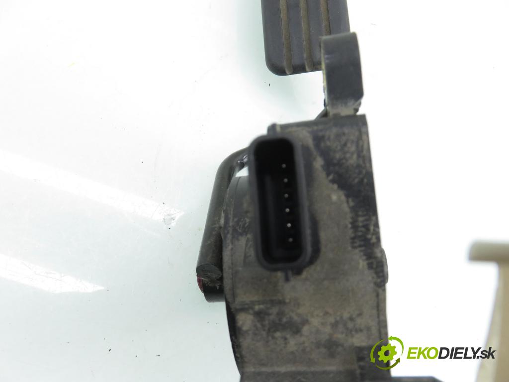 RENAULT SCENIC II (JM0/1_) MINIVAN 2003 88,00 1.9 dCi 120 - F9Q 812 1870,00 Potenciometer plynu 8200159645 (Potenciometer plynového pedálu)