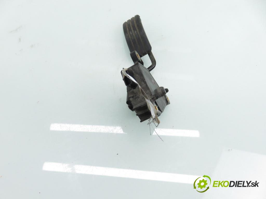 RENAULT SCENIC II (JM0/1_) MINIVAN 2003 88,00 1.9 dCi 120 - F9Q 812 1870,00 Potenciometer plynu 8200159645 (Potenciometer plynového pedálu)
