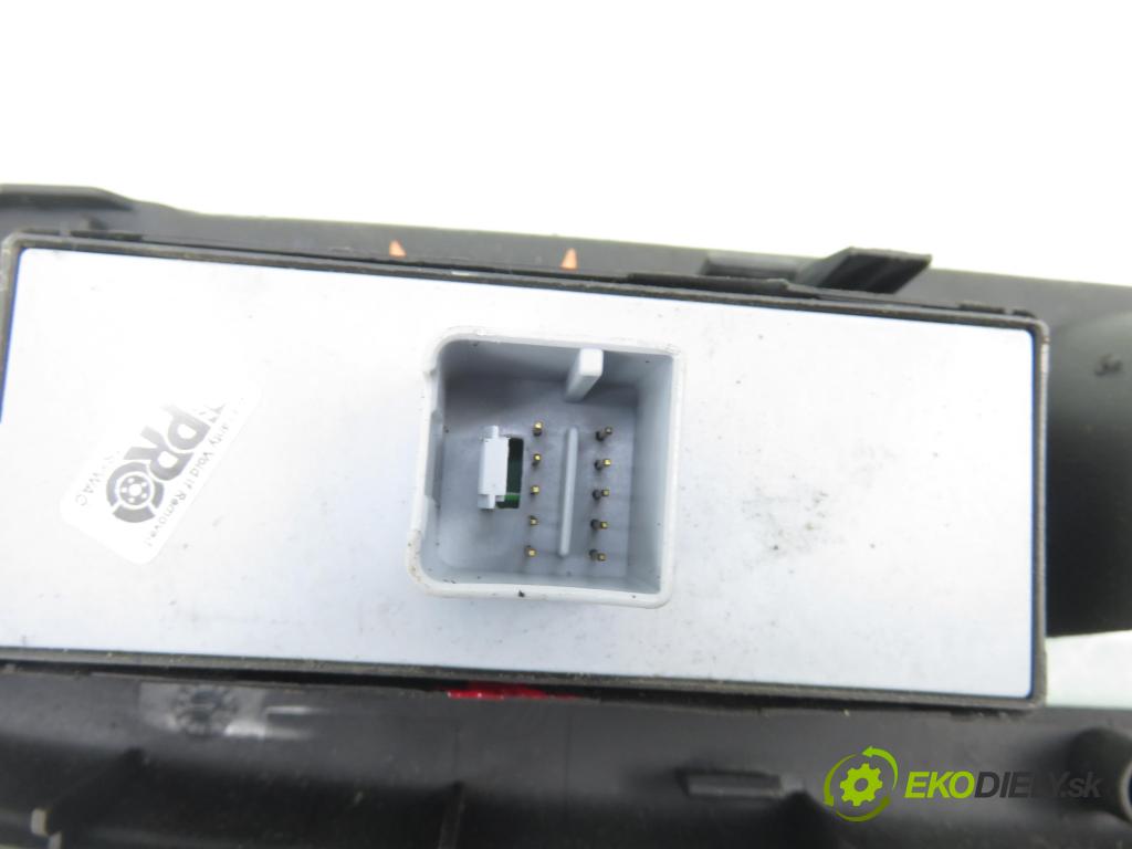VW PASSAT B6 Variant (3C5) KOMBI 2005 77,00 1.9 TDI - BKC 1896,00 Panel ovládania okien 3C1867171