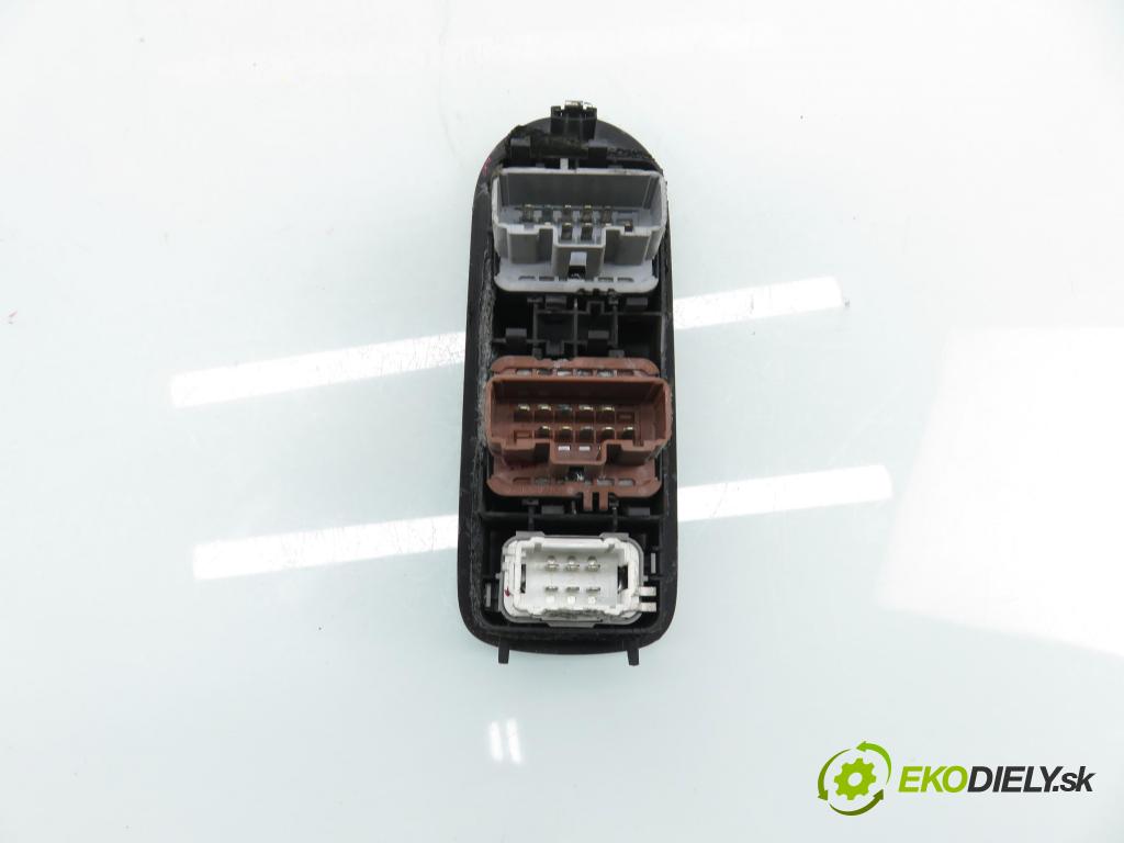 RENAULT SCENIC II (JM0/1_) MINIVAN 2003 88,00 1.9 dCi 120 - F9Q 812 1870,00 Panel ovládania okien 156018070
