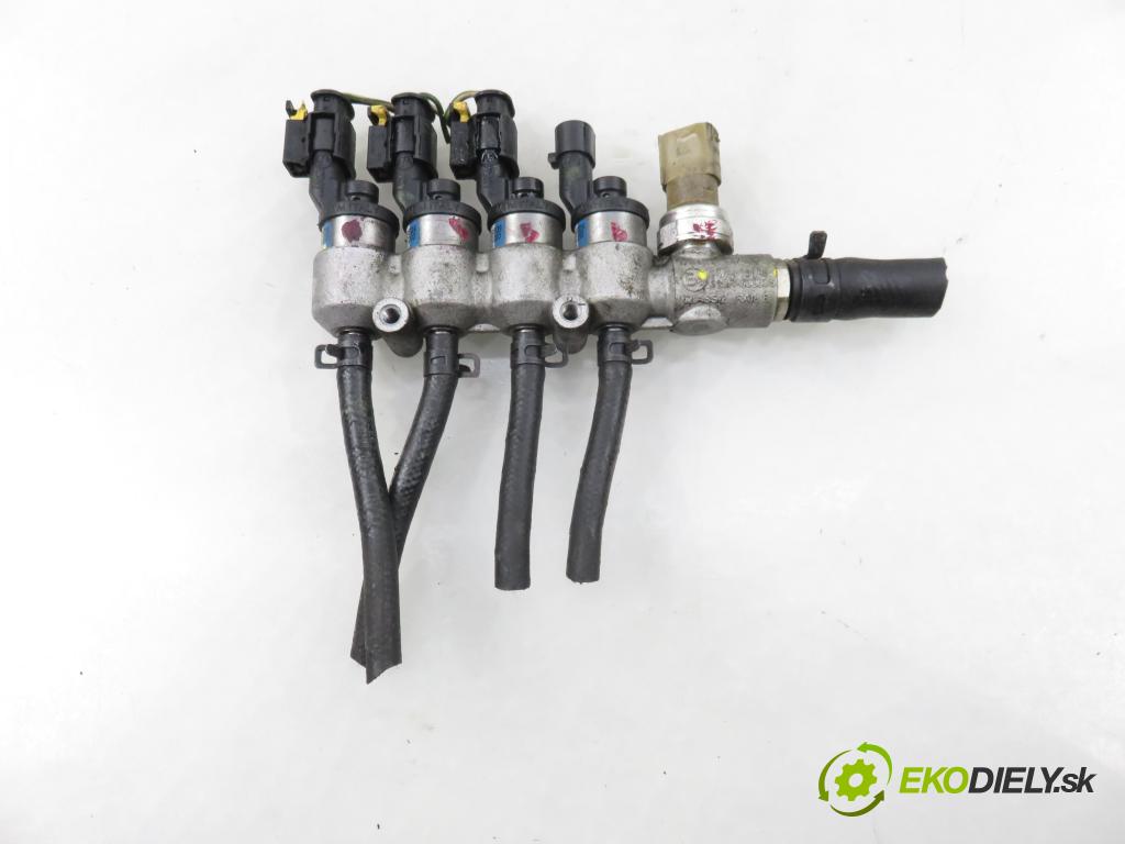 PEUGEOT 307 (3A/C) HB 2005 65,00 1.4 16V - KFU (ET3J4) 1360,00 Lišta vstrekovacia LPG 09SQ99020021 ; 67R010185