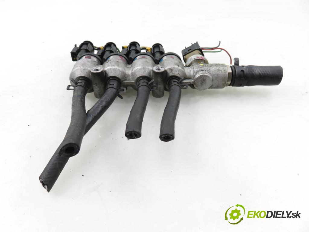 PEUGEOT 307 (3A/C) HB 2005 65,00 1.4 16V - KFU (ET3J4) 1360,00 Lišta vstrekovacia LPG 09SQ99020021 ; 67R010185
