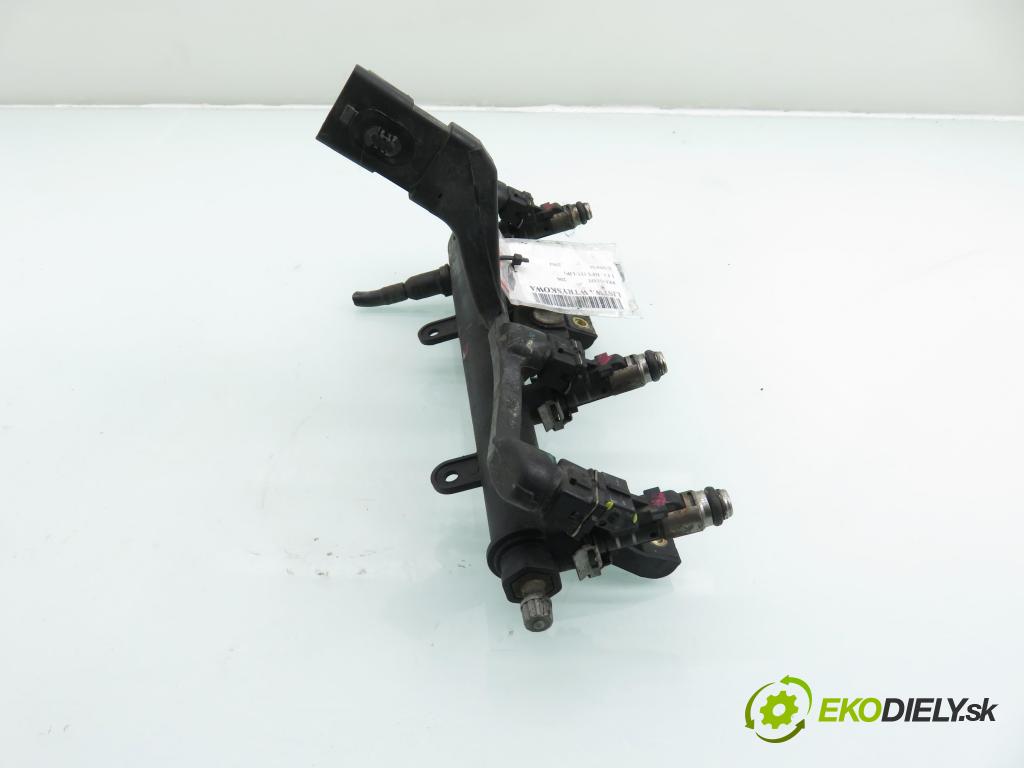 PEUGEOT 206 liftback (2A/C) HB 2004 440,00 1.1 i - HFX (TU1JP) 1124,00 Lišta vstrekovacia 9628982980D ; IPM002 (Vstrekovacia lišta)