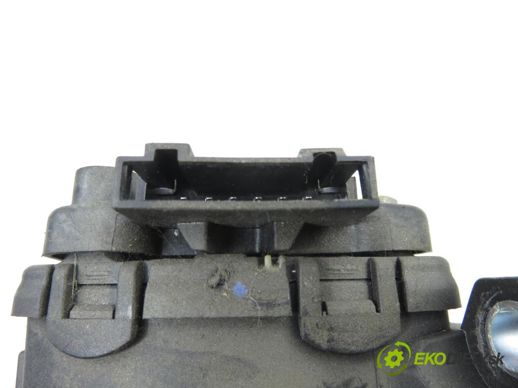 RENAULT CLIO II (BB_, CB_) HB 2002 55,00 1.2 16V (BB05, BB0W, BB11, BB27, BB2T, BB2U, BB2V, 1149,00 Potenciometer plynu 8200089851 (Potenciometer plynového pedálu)