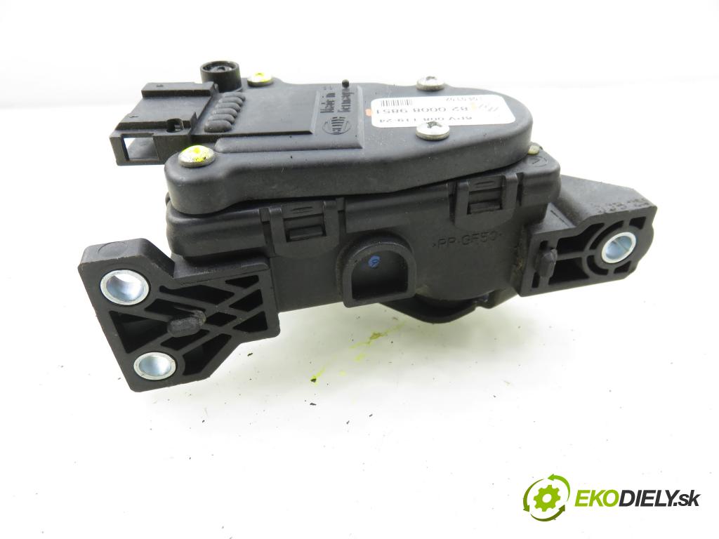 RENAULT CLIO II (BB_, CB_) HB 2002 55,00 1.2 16V (BB05, BB0W, BB11, BB27, BB2T, BB2U, BB2V, 1149,00 Potenciometer plynu 8200089851 (Potenciometer plynového pedálu)