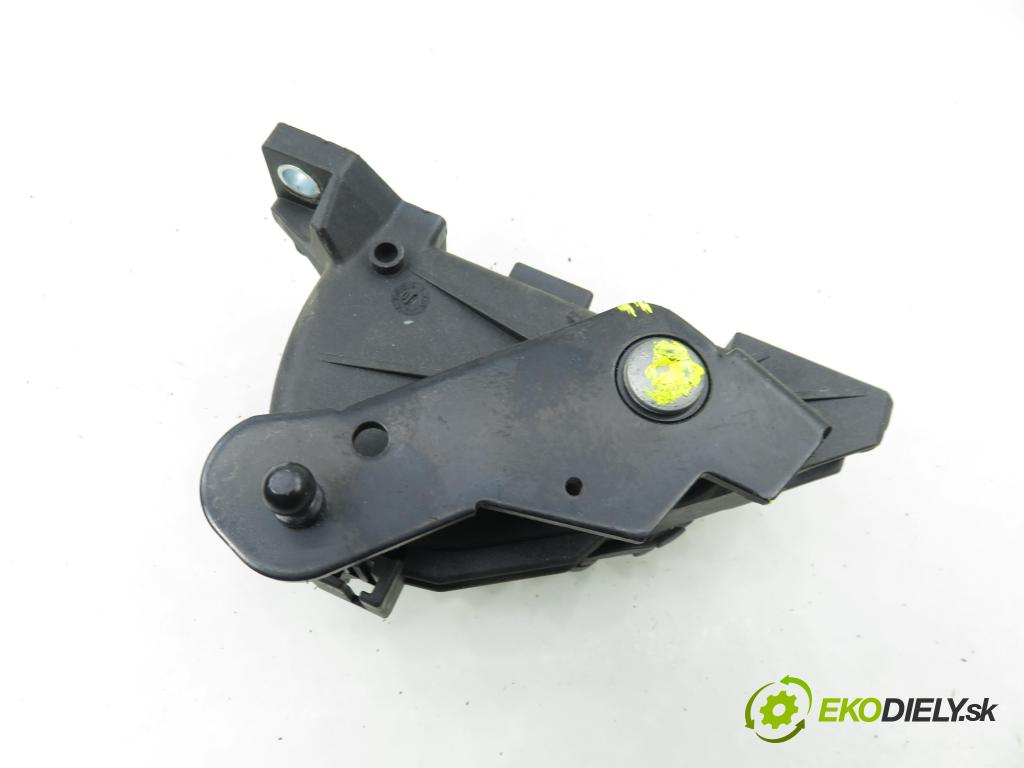 RENAULT CLIO II (BB_, CB_) HB 2002 55,00 1.2 16V (BB05, BB0W, BB11, BB27, BB2T, BB2U, BB2V, 1149,00 Potenciometer plynu 8200089851 (Potenciometer plynového pedálu)