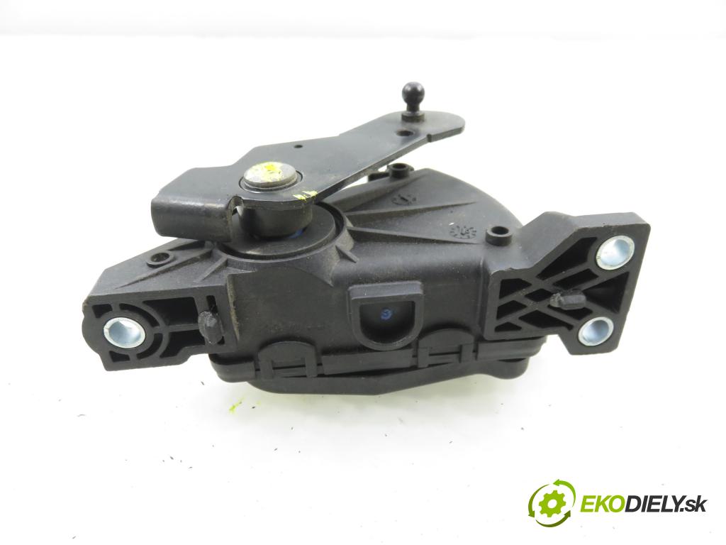 RENAULT CLIO II (BB_, CB_) HB 2002 55,00 1.2 16V (BB05, BB0W, BB11, BB27, BB2T, BB2U, BB2V, 1149,00 Potenciometer plynu 8200089851 (Potenciometer plynového pedálu)