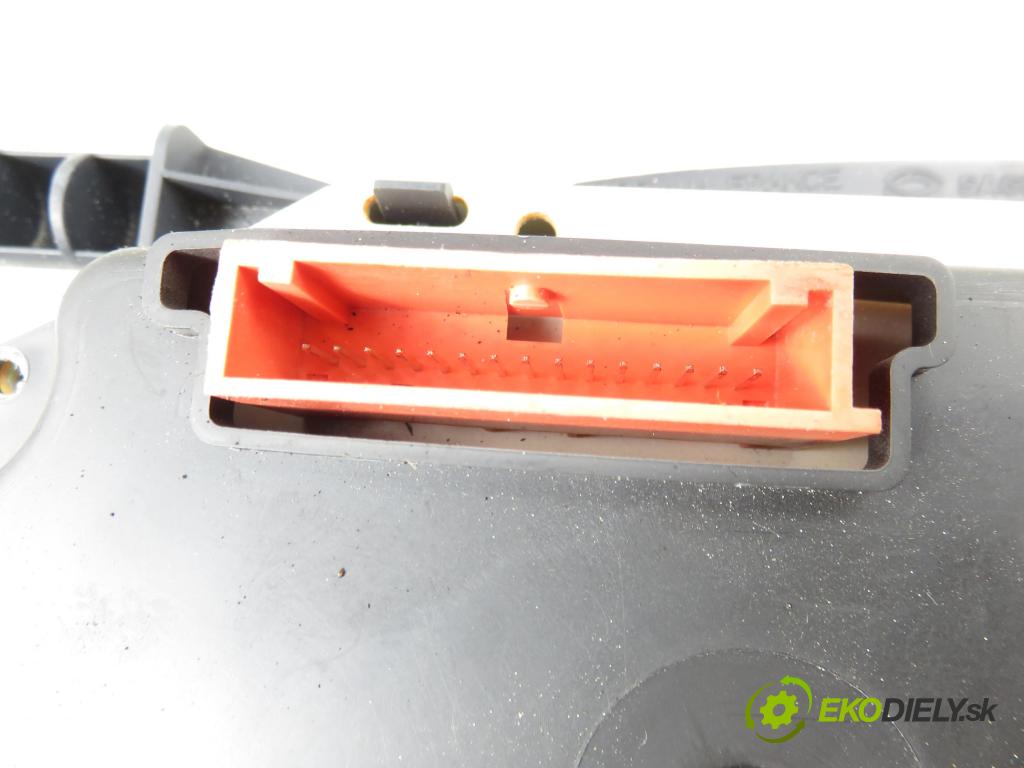 RENAULT CLIO II (BB_, CB_) HB 2002 55,00 1.2 16V (BB05, BB0W, BB11, BB27, BB2T, BB2U, BB2V, 1149,00 Prístrojovka elektrický P8200059776
