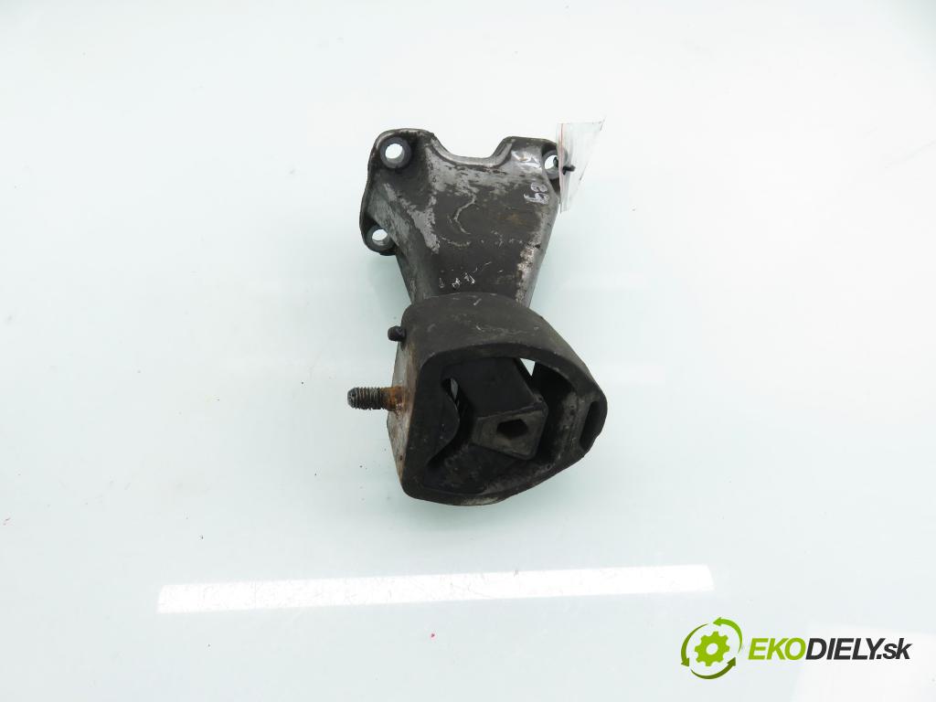 AUDI A4 Avant (8D5, B5) KOMBI 1998 66,00 1.9 TDI - AHU 1896,00 Uchytenie prevodovky 8D0399113AB