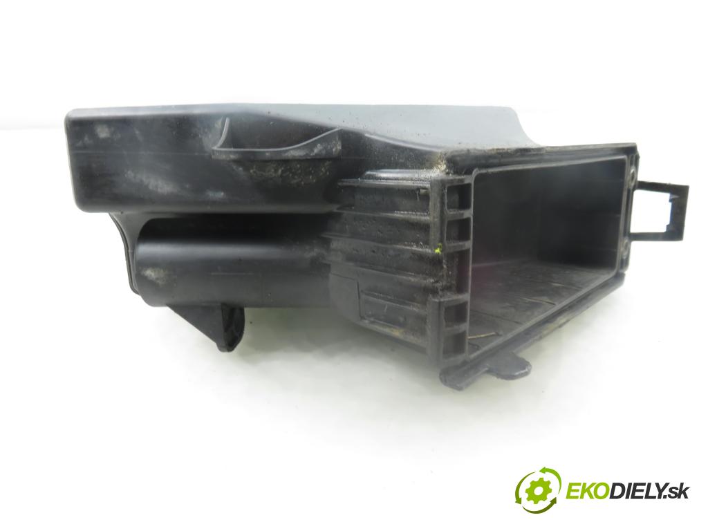 RENAULT CLIO II (BB_, CB_) HB 2002 55,00 1.2 16V (BB05, BB0W, BB11, BB27, BB2T, BB2U, BB2V, 1149,00 Obal filtra vzduchu 8200042209 (Obal vzduchového filtra)