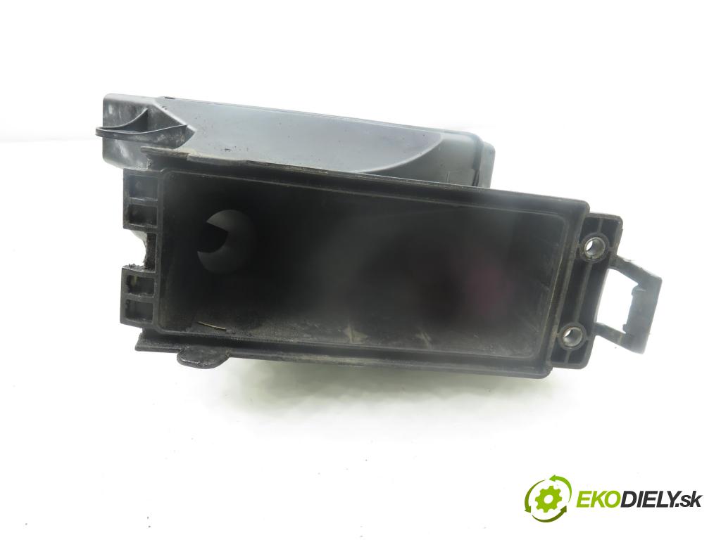 RENAULT CLIO II (BB_, CB_) HB 2002 55,00 1.2 16V (BB05, BB0W, BB11, BB27, BB2T, BB2U, BB2V, 1149,00 Obal filtra vzduchu 8200042209 (Obal vzduchového filtra)