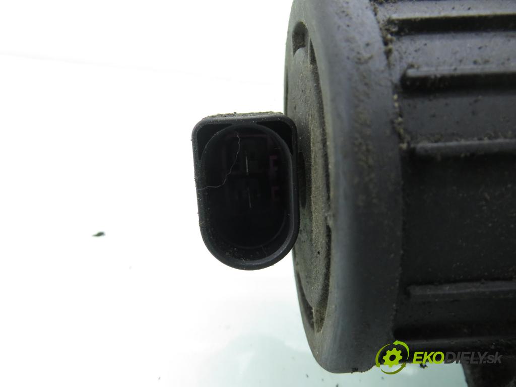 SEAT LEON (1M1) HB 2001 92,00 1.8 20V - AGN 1781,00 Pumpa vzduchu 72273803 ; 06A959253B ; 06A131083B