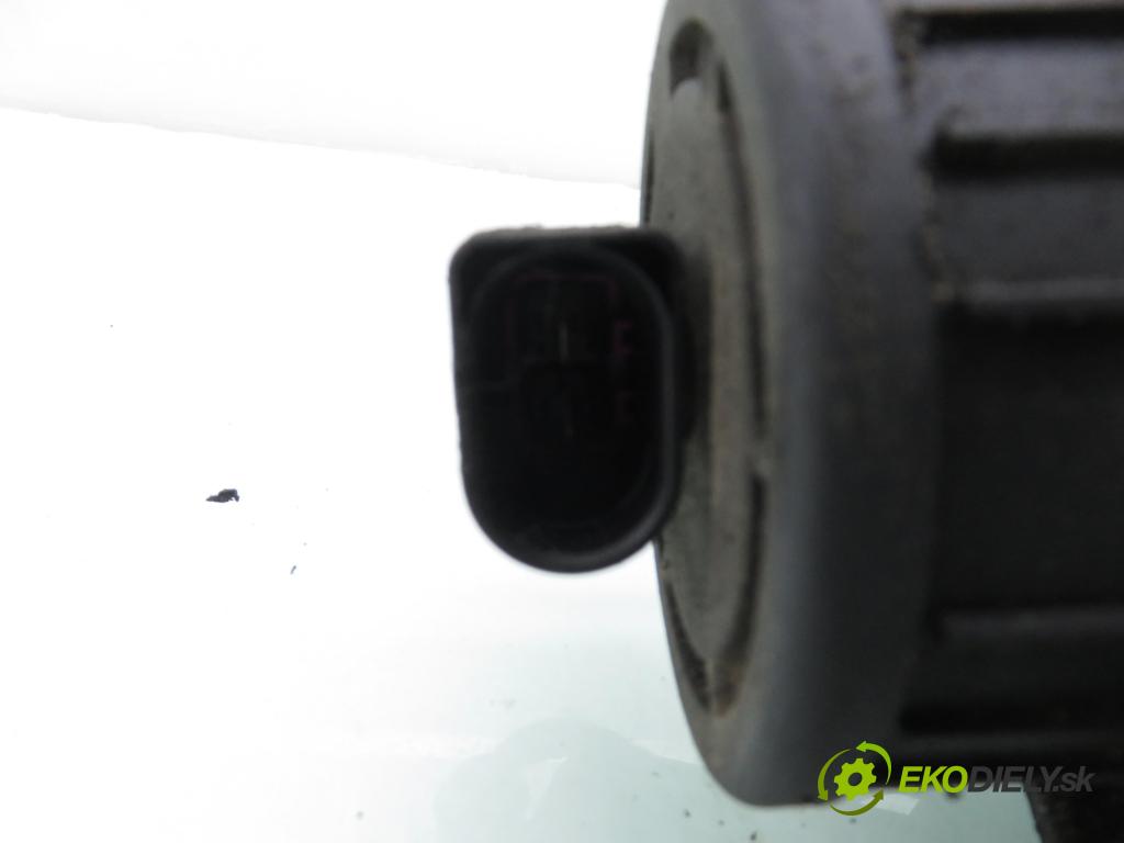 SEAT LEON (1M1) HB 2001 92,00 1.8 20V - AGN 1781,00 Pumpa vzduchu 72273803 ; 06A959253B ; 06A131083B