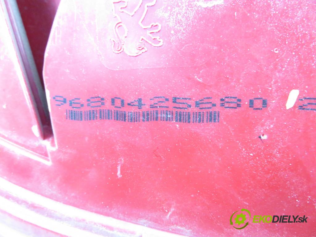 PEUGEOT 308 (4A_, 4C_) HB 2008 110,00 1.6 THP 150 - 5FX (EP6DT) 1598,00 Svetlo pravé zadné 9680425680