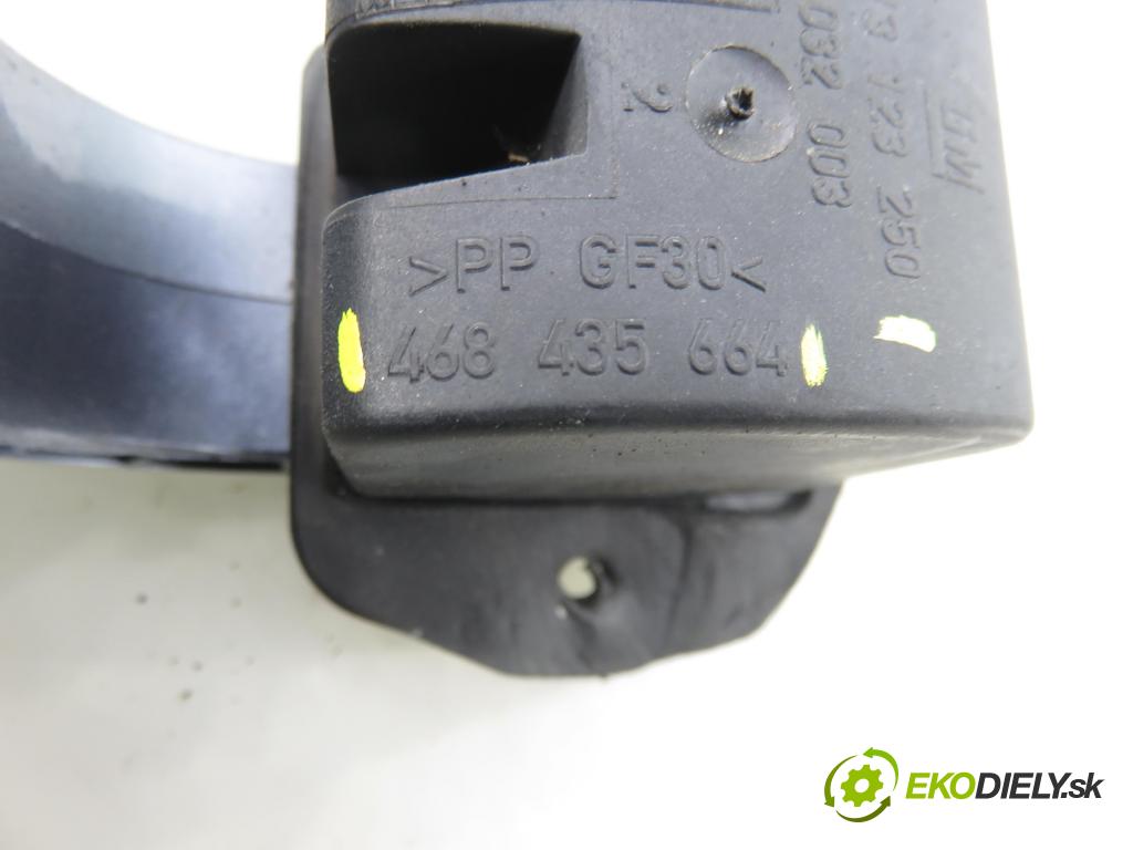 OPEL MERIVA A nadwozie wielkoprzestrzenne (MPV) (X03) HB 2004 55,00 1.7 DTI 75 - Y 17 DT 1686,00 Dvierka nádrže paliva 13123250 ; 468435664 (Kľučka dverí ostatné)
