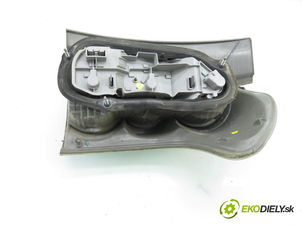 TOYOTA COROLLA Verso (ZER_, ZZE12_, R1_) VAN 2007 95,00 1.8 (ZNR11_) 129 - 1ZZ-FE 1794,00 Svetlo ľavé zadné