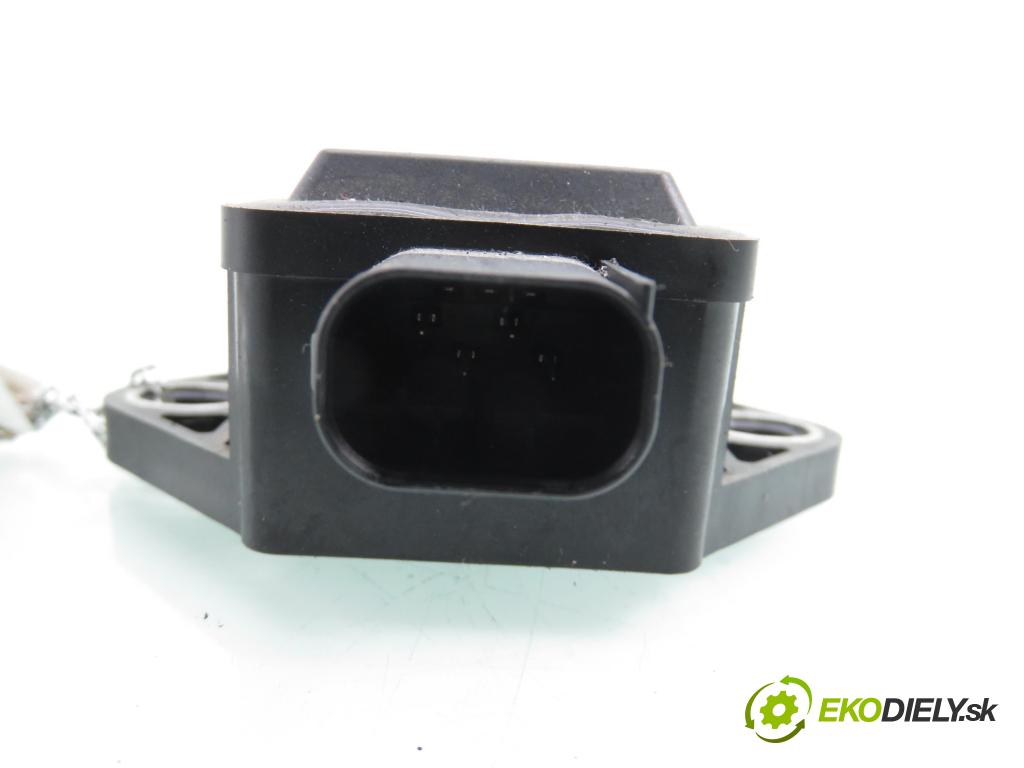TOYOTA COROLLA Verso (ZER_, ZZE12_, R1_) VAN 2007 95,00 1.8 (ZNR11_) 129 - 1ZZ-FE 1794,00 Snímač ESP 0265005297 ; 8918302020