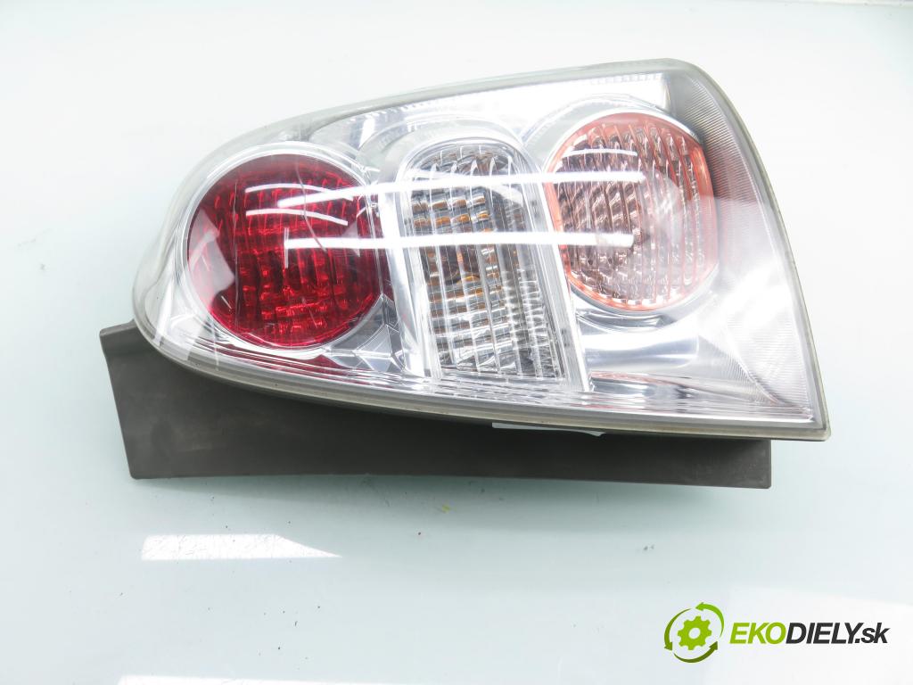 TOYOTA COROLLA Verso (ZER_, ZZE12_, R1_) VAN 2007 95,00 1.8 (ZNR11_) 129 - 1ZZ-FE 1794,00 Svetlo pravé zadné
