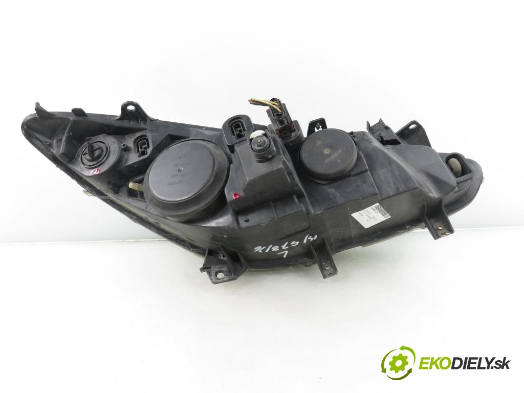 PEUGEOT 307 (3A/C) HB 2005 65,00 1.4 16V - KFU (ET3J4) 1360,00 Svetlo LP 43170748