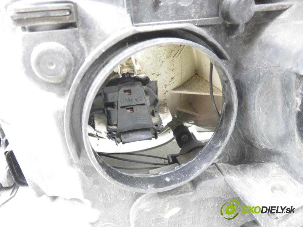 FORD FOCUS II Turnier (DA_, FFS, DS) KOMBI 2008 66,00 1.6 TDCI 90 1560,00 Svetlo PP 8M5113W029AD