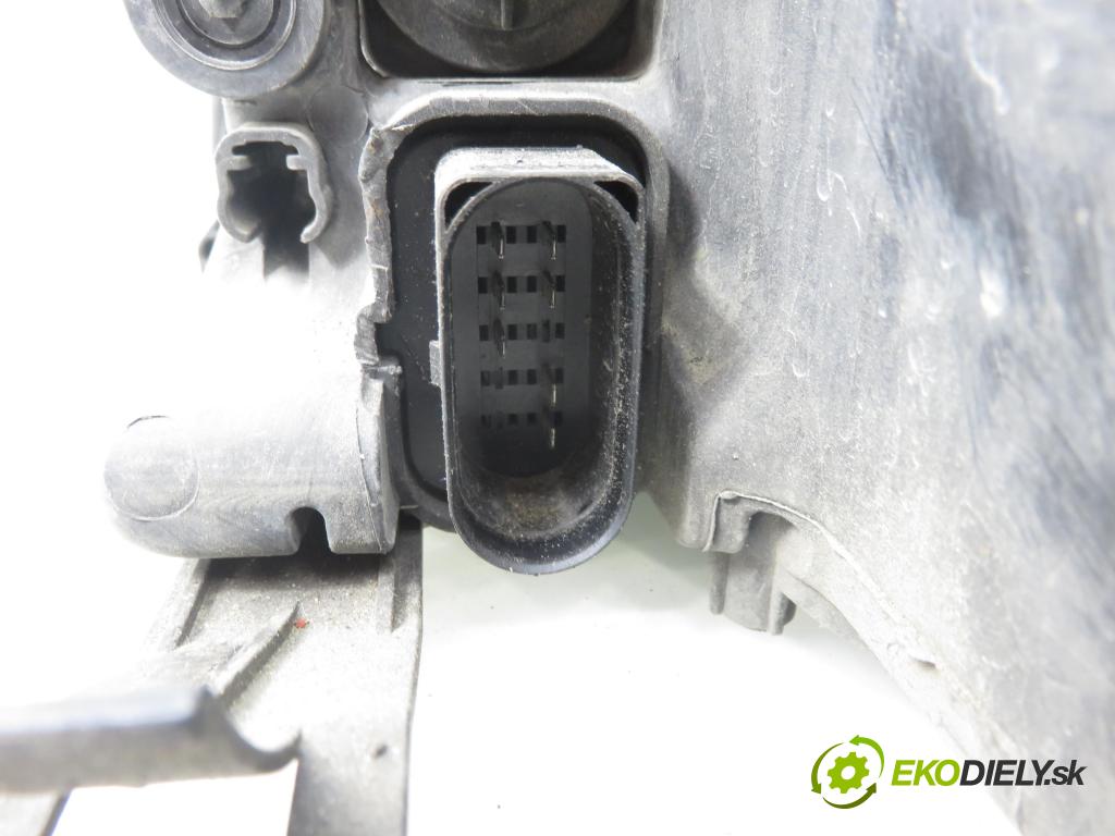 FORD FOCUS II Turnier (DA_, FFS, DS) KOMBI 2008 66,00 1.6 TDCI 90 1560,00 Svetlo PP 8M5113W029AD