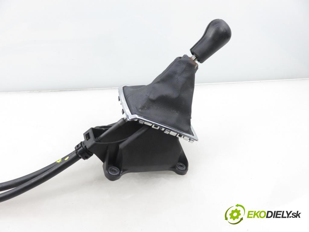 TOYOTA COROLLA Verso (ZER_, ZZE12_, R1_) VAN 2007 95,00 1.8 (ZNR11_) 129 - 1ZZ-FE 1794,00 ZVEDÁK: 335300F010