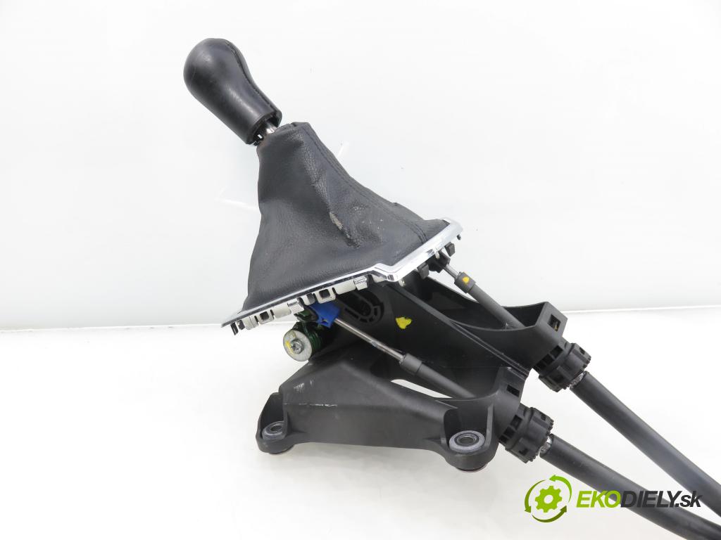 TOYOTA COROLLA Verso (ZER_, ZZE12_, R1_) VAN 2007 95,00 1.8 (ZNR11_) 129 - 1ZZ-FE 1794,00 ZVEDÁK: 335300F010