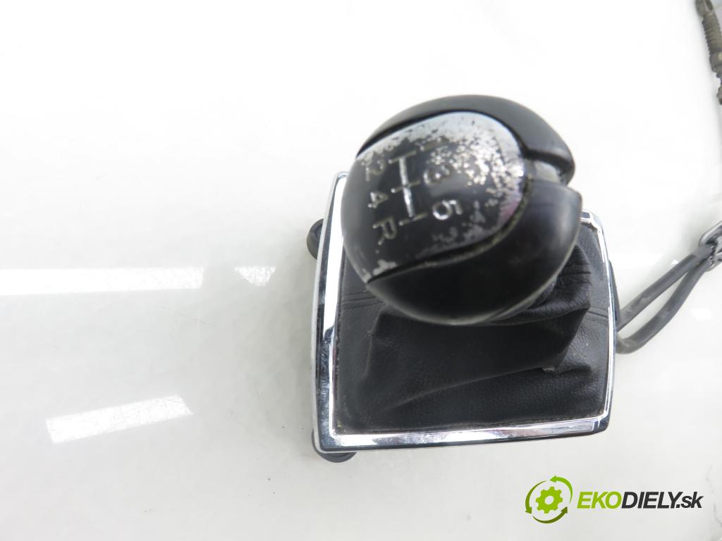 TOYOTA COROLLA Verso (ZER_, ZZE12_, R1_) VAN 2007 95,00 1.8 (ZNR11_) 129 - 1ZZ-FE 1794,00 ZVEDÁK: 335300F010