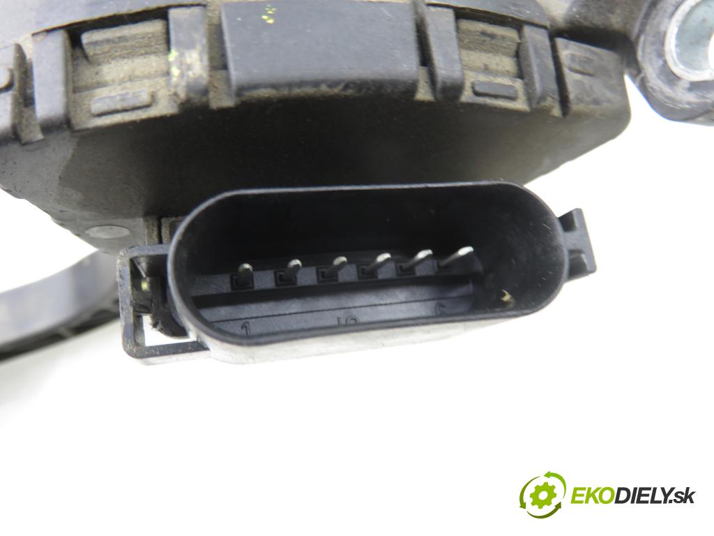 FORD FOCUS II Turnier (DA_, FFS, DS) KOMBI 2006 85,00 1.8 TDCi - KKDA 1753,00 Potenciometer plynu 4M519F836AH ; 6PV00864101 (Potenciometer plynového pedálu)