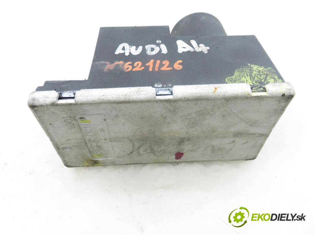 AUDI A4 (8D2, B5) SEDAN 1998 81,00 1.9 TDI 110 - AFN 1896,00 pumpa zámku centrálneho 8L0862257H