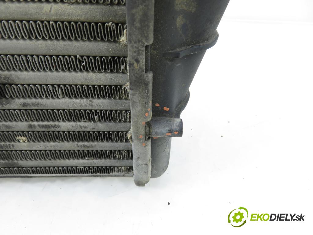 VW PASSAT B5 Variant (3B5) KOMBI 2000 81,00 1.9 TDI - AVG 1896,00 chladič intercooler 058145805C