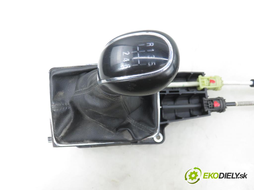 CHEVROLET CAPTIVA (C100, C140) SUV 2012 137,00 2.4 186 - LE9 2384,00 ZVEDÁK: