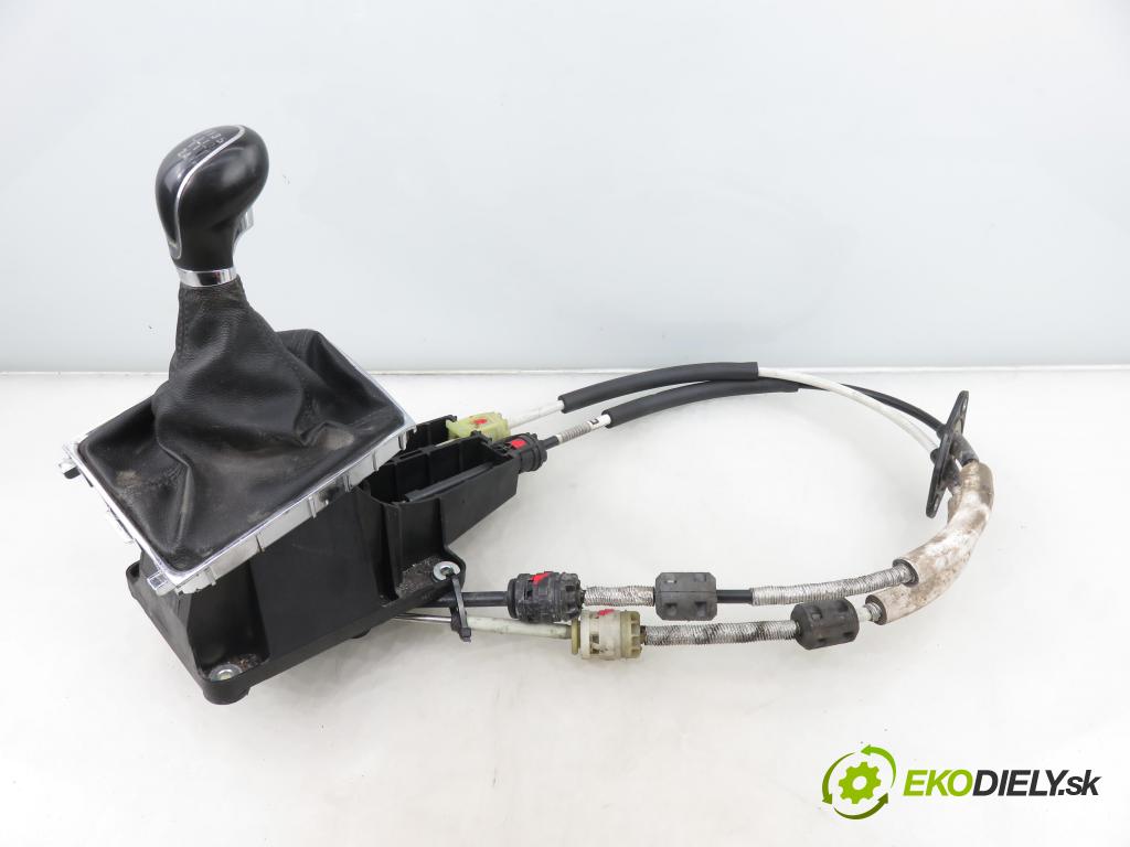 CHEVROLET CAPTIVA (C100, C140) SUV 2012 137,00 2.4 186 - LE9 2384,00 ZVEDÁK: