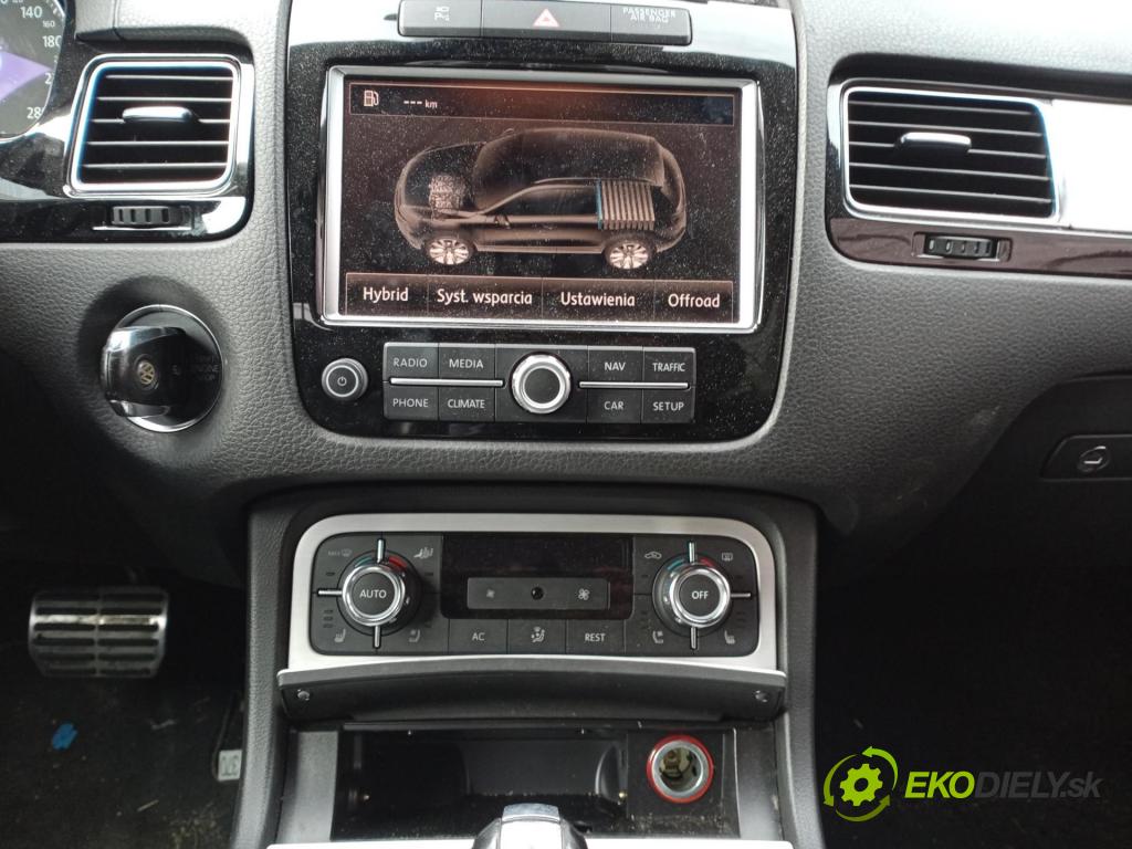 VW TOUAREG (7P5) SUV 2010 245,00 3.0 V6 TSI Hybrid - CGEA 2995,00 ZOBRAZIT: 7P6919603