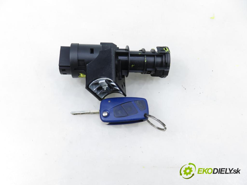 FIAT STILO Multi Wagon (192_) KOMBI 2004 70,00 1.4 16V 95 - 843 A1.000 1368,00 spinačka 05521B365 ; 00467601520 (Spínacia skrinka)