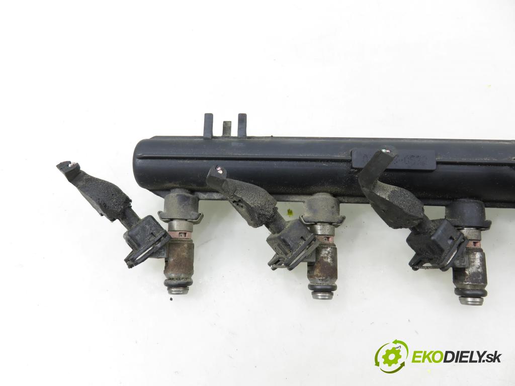 RENAULT CLIO II (BB_, CB_) HB 2002 55,00 1.2 16V (BB05, BB0W, BB11, BB27, BB2T, BB2U, BB2V, 1149,00 Lišta vstrekovacia 8200166875 ; IWP099 (Vstrekovacia lišta)