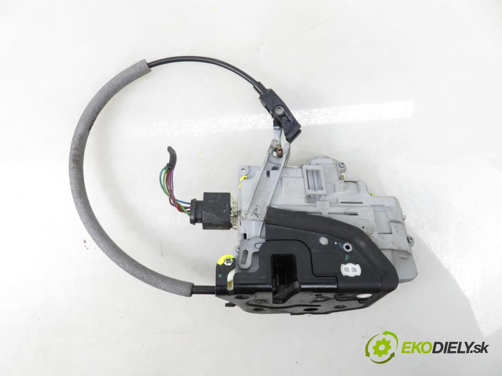 VW TOUAREG (7P5) SUV 2010 245,00 3.0 V6 TSI Hybrid - CGEA 2995,00 zámok 8J1837016A