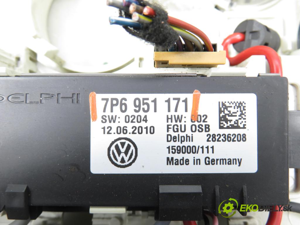 VW TOUAREG (7P5) SUV 2010 245,00 3.0 V6 TSI Hybrid - CGEA 2995,00 osvetlenie kabína 7P6951171