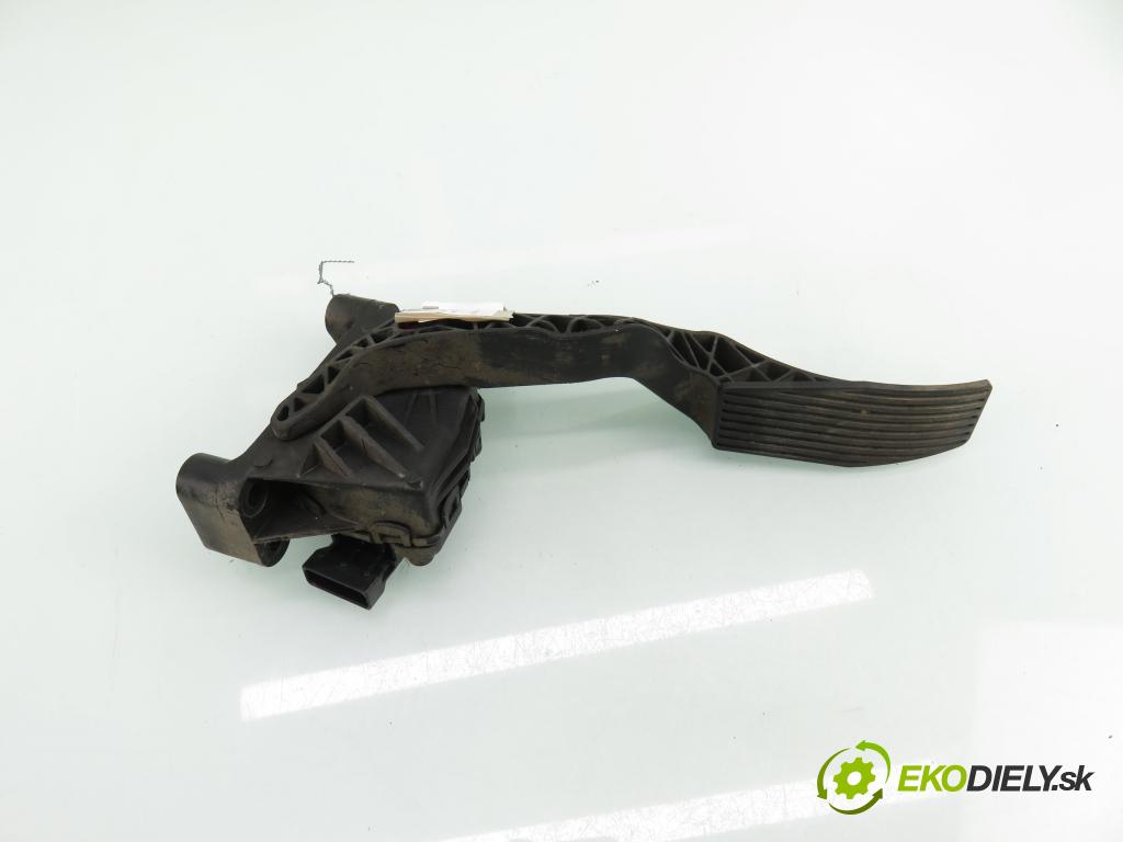 OPEL ZAFIRA A Nadwozie Wielkopojemne (MPV) (T98)  MINIVAN 2003 74,00 2.0 DTI 16V 101 - Y 20 DTH 1995,00 Potenciometer plynu 9202341BT ; 6PV00811400 (Potenciometer plynového pedálu)