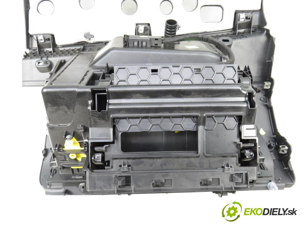 VW TOUAREG (7P5) SUV 2010 245,00 3.0 V6 TSI Hybrid - CGEA 2995,00 přihrádka kastlík 7P1857097AB