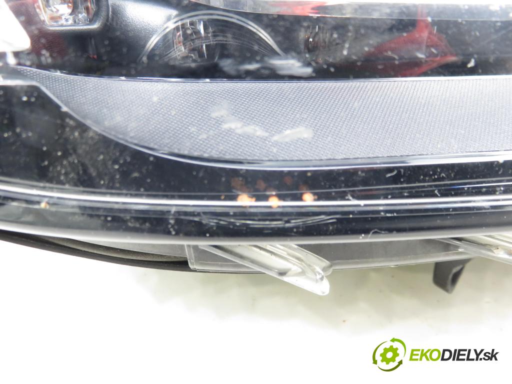 VW TOUAREG (7P5) SUV 2010 245,00 3.0 V6 TSI Hybrid - CGEA 2995,00 Svetlo PP 7P1941044 ; 8K0941597C ; 4H0941329