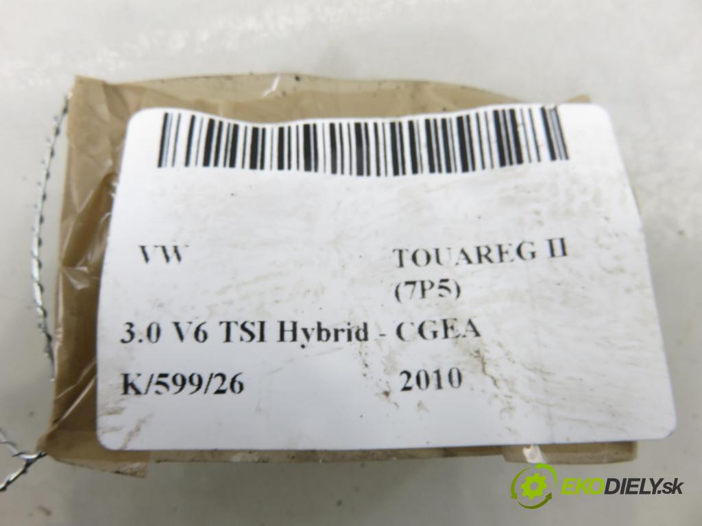 VW TOUAREG (7P5) SUV 2010 245,00 3.0 V6 TSI Hybrid - CGEA 2995,00 Držiak pod chladiča 7P0121201G